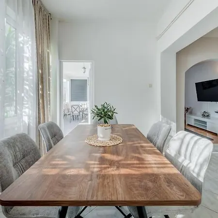 New- 3 Bedroom In アパート