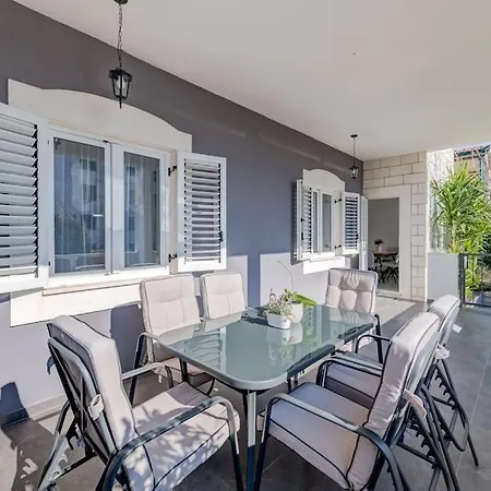 New- 3 Bedroom In Apartamento Trogir